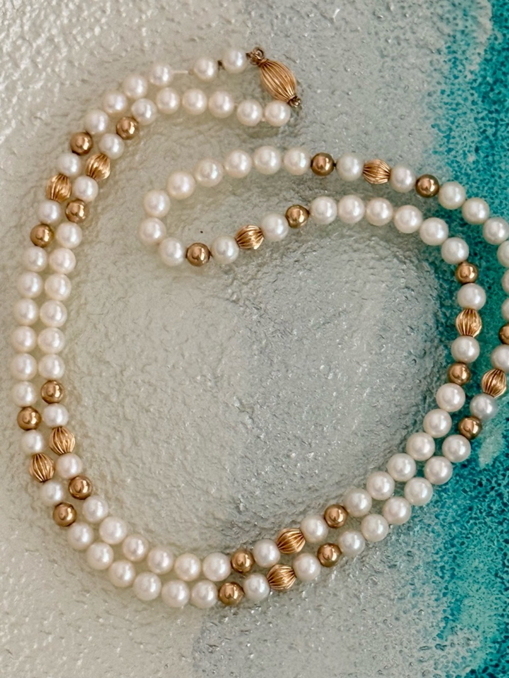 Classic Pearl necklace w/ Gold Beads
